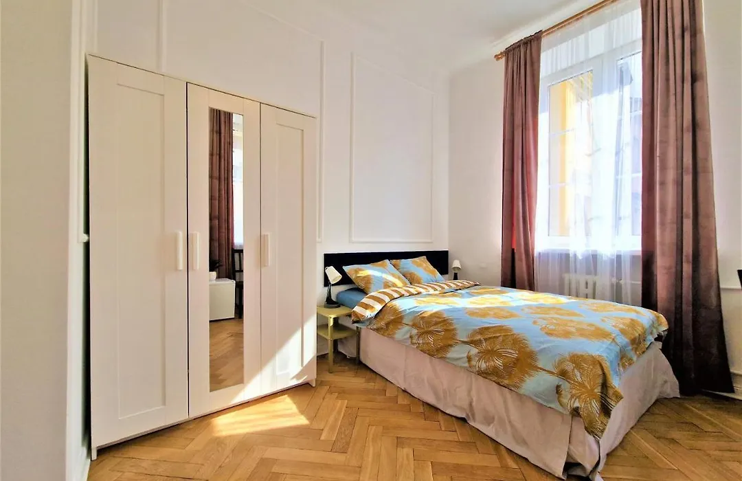 J&W Apartments Świętojańska Rooms-1